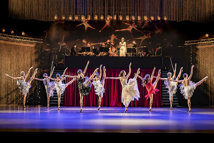 Der große Gatsby -Tanztheater von Enrique Gasa Valga vom 23.02.–03.03.24 im Deutschen Theater (©Foto: Birgit Gufler) 